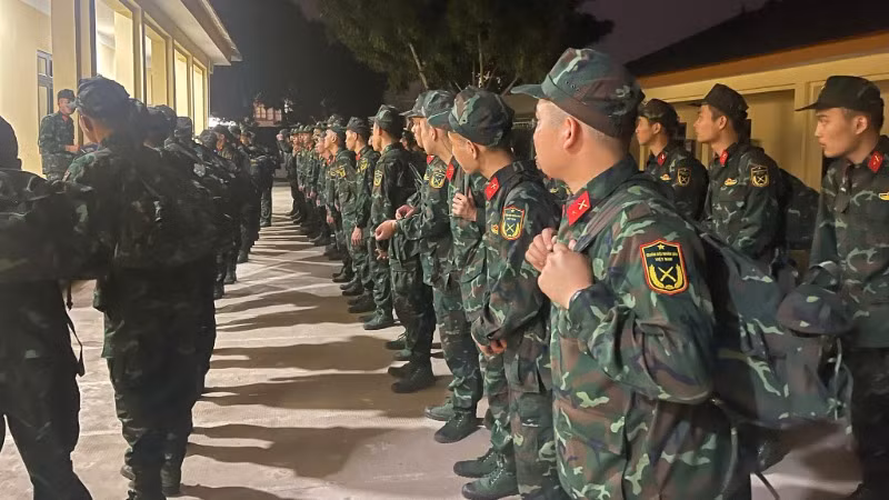 Buổi hành quân rèn luyện đầu tiên.