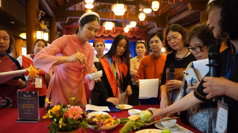 Đây là lần đầu tiên hội làng Bát Tràng có hội thi ẩm thực.