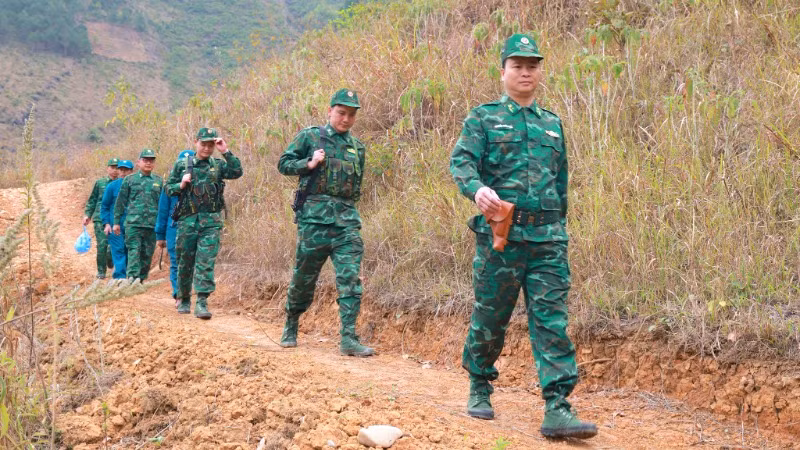 Vững bước trên đường tuần tra biên giới.