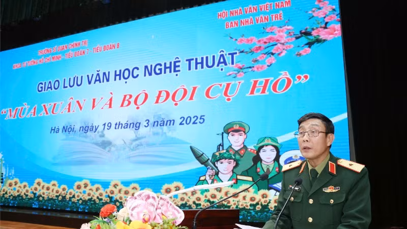 Thiếu tướng, PGS, TS Nguyễn Văn Kỷ, Phó Hiệu trưởng Trường Sĩ quan Chính trị phát biểu chào mừng.