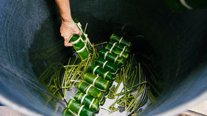 Nồi luộc bánh chưng đặc trưng theo lối Bát Tràng với những bí quyết riêng. Nồi luộc bánh chưng đặc trưng theo lối Bát Tràng với những bí quyết riêng.