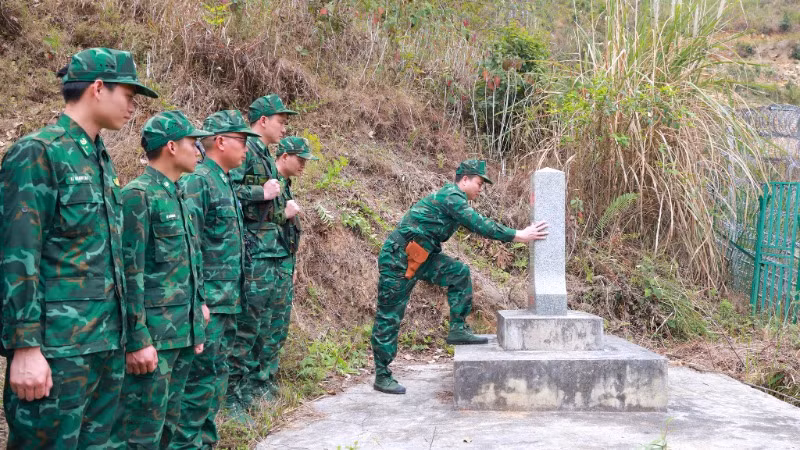 Tuần tra biên giới là nhiệm vụ đặc biệt quan trọng mà cũng dấy lên trong trái tim người lính tình cảm thiêng liêng, lòng tự hào sâu sắc.