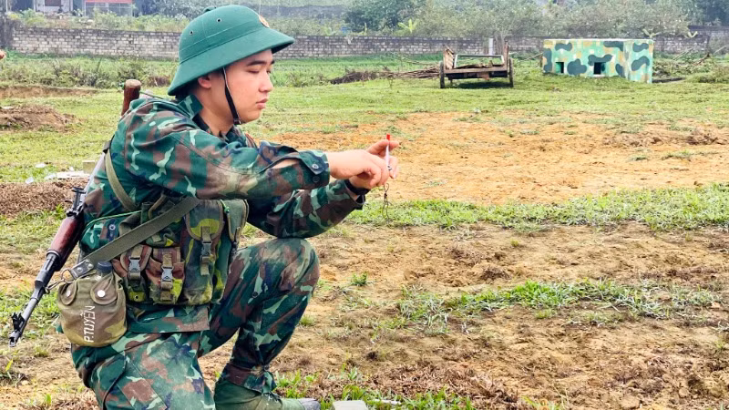 Thực hành tra lắp đồ dùng gây nổ.
