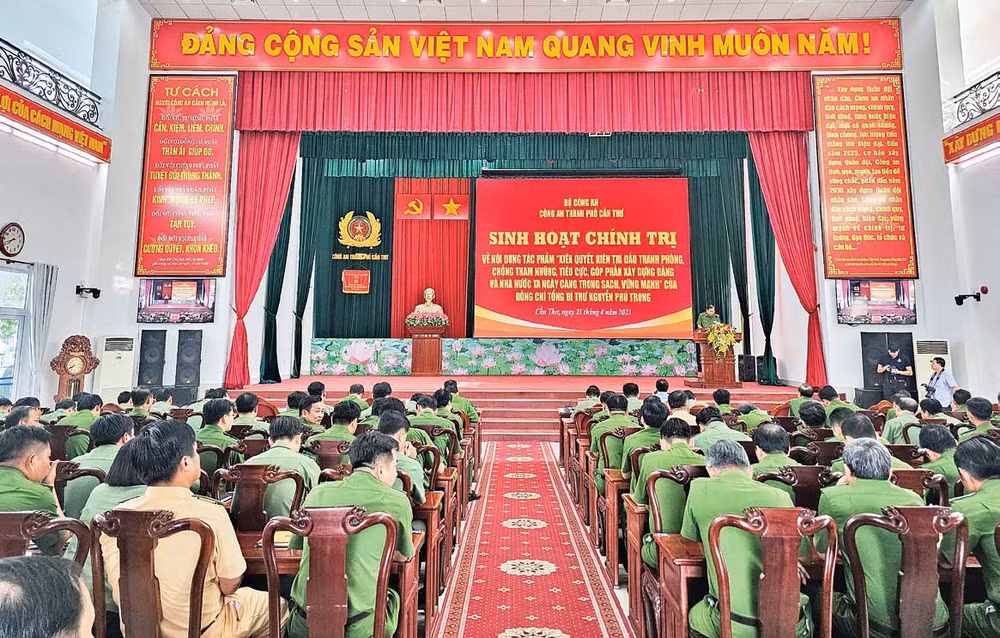 Quang cảnh buổi sinh hoạt chính trị.