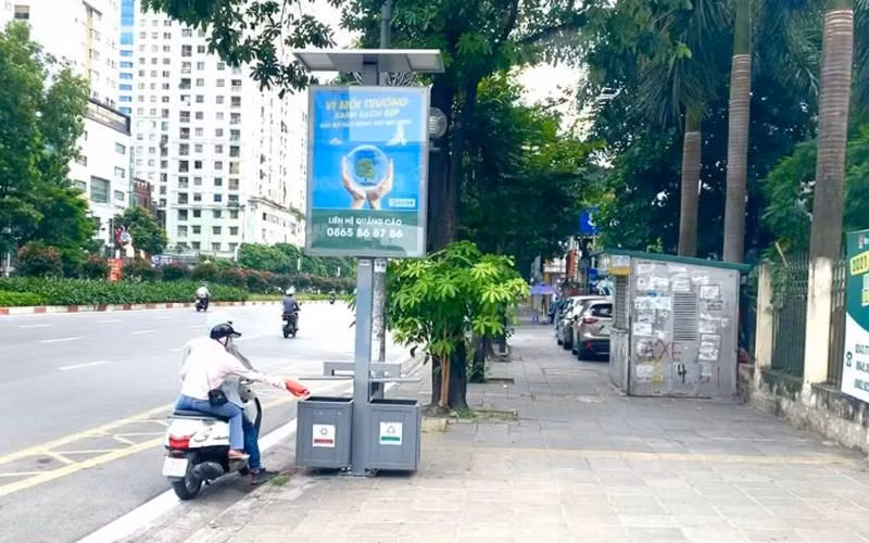 Ý thức bỏ rác đúng nơi quy định của người dân ngày càng được nâng cao.