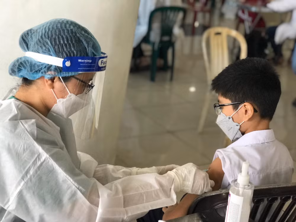 Đà Nẵng hiện đang chậm tiến độ tiêm vaccine cho học sinh. Đà Nẵng hiện đang chậm tiến độ tiêm vaccine cho học sinh.