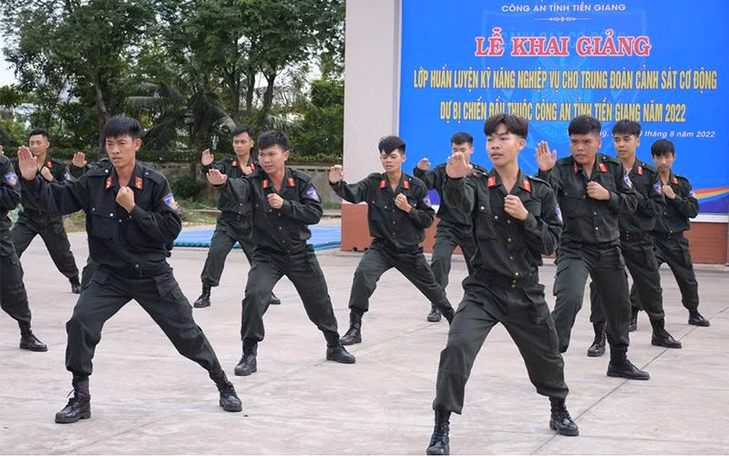 Lực lượng Cảnh sát cơ động biểu diễn võ thuật Công an nhân dân. 