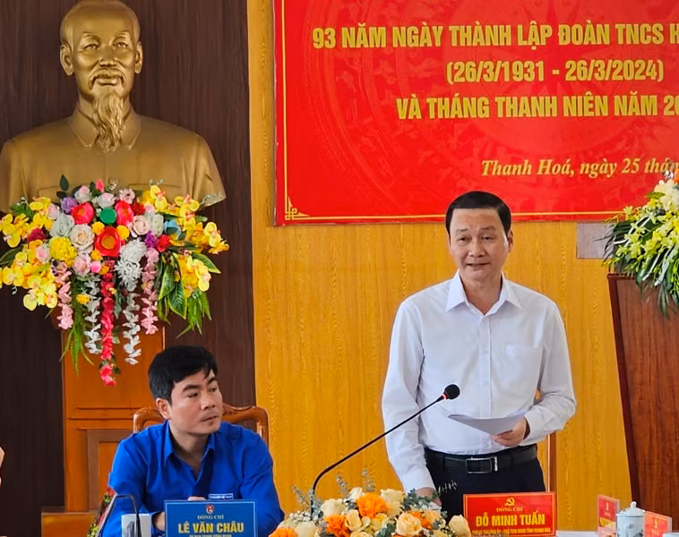 Phó Bí thư Tỉnh ủy, Chủ tịch Ủy ban nhân dân tỉnh Thanh Hóa phát biểu tại buổi làm việc.