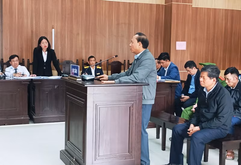 Các bị cáo tại phiên xét xử.