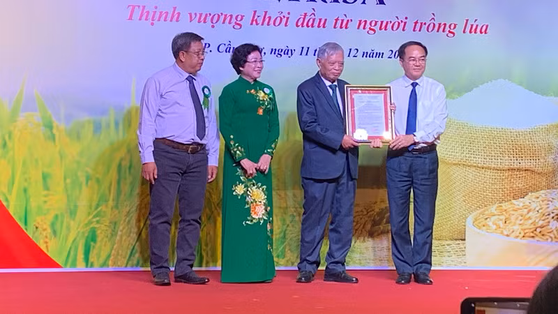 Bộ Nội vụ trao quyết định thành lập VIETRISA.