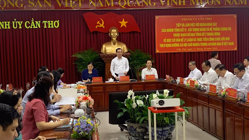 Trưởng đoàn khảo sát phát biểu tại buổi làm việc.