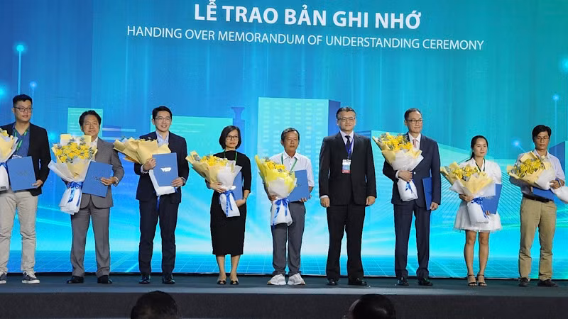 VSIP Cần Thơ trao bản ghi nhớ cho nhà đầu tư. VSIP Cần Thơ trao bản ghi nhớ cho nhà đầu tư.