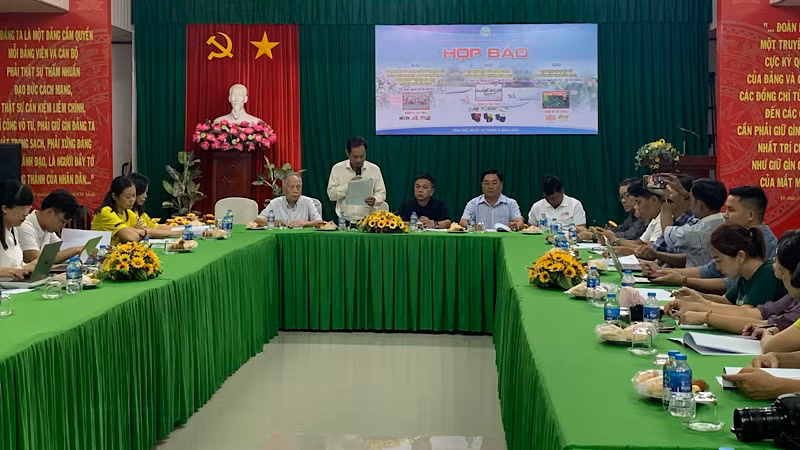 Quang cảnh buổi họp báo.