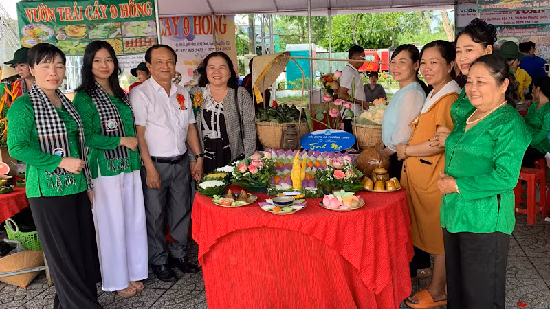 Áo bà ba được nhiều phụ nữ Nam Bộ mặc trong các dịp lễ hội.
