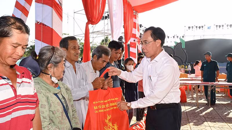 Nhiều hoạt động thiết thực trong chương trình Tết quân dân 2024 ảnh 1