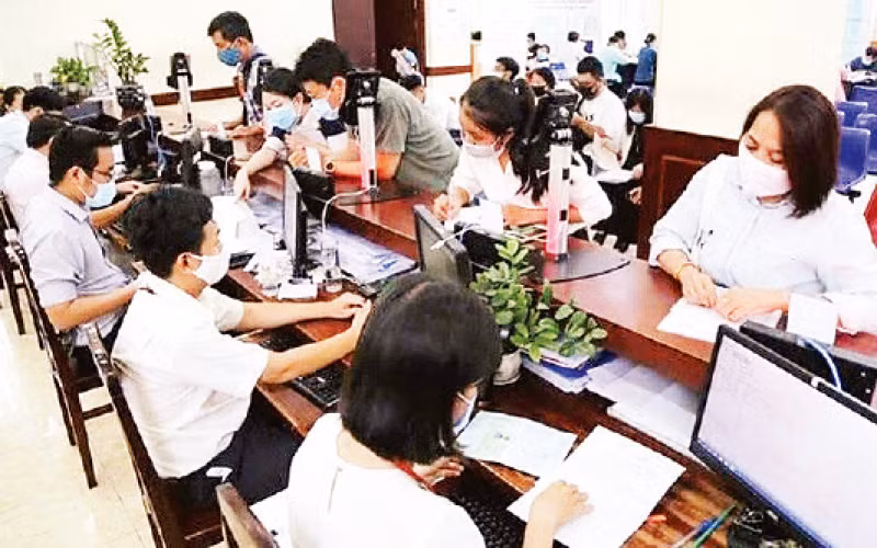 Giải quyết thủ tục hành chính cho người dân, doanh nghiệp tại Trung tâm Hành chính công tỉnh Quảng Bình. Giải quyết thủ tục hành chính cho người dân, doanh nghiệp tại Trung tâm Hành chính công tỉnh Quảng Bình.