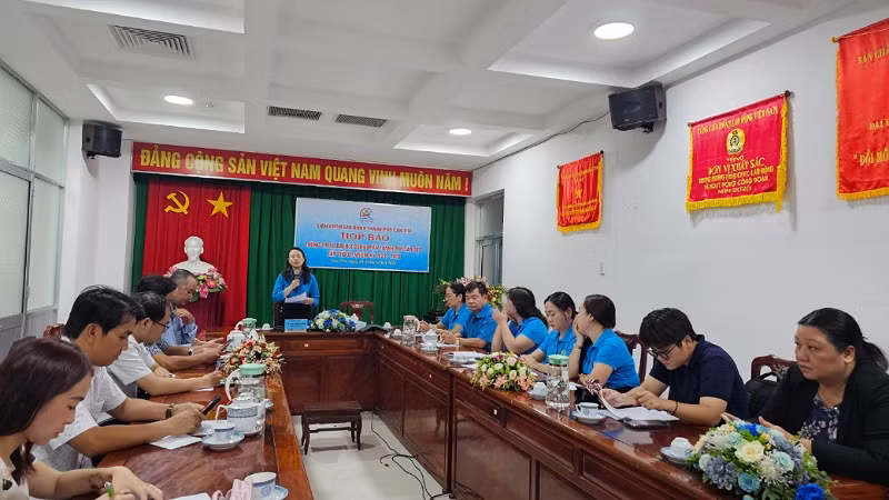 Quang cảnh buổi họp báo.