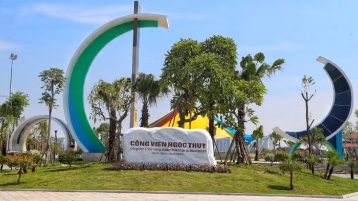 Công viên Ngọc Thụy (quận Long Biên, Hà Nội), rộng gần 7ha, được khởi công vào cuối năm 2022, hoàn thành vào tháng 10/2023, tổng mức đầu tư gần 200 tỷ đồng.