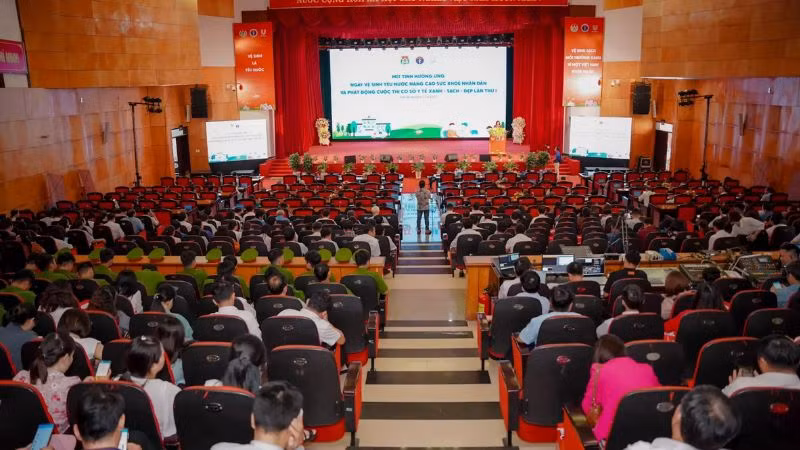 Mít-tinh hưởng ứng Ngày Vệ sinh yêu nước, nâng cao sức khỏe nhân dân năm 2024.