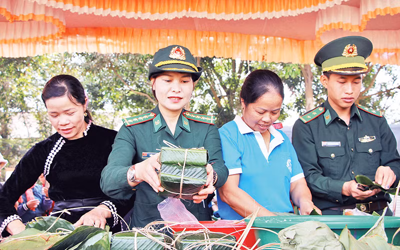 Đồn Biên phòng Đắk Dang, huyện Tuy Đức, nhận nuôi học sinh có hoàn cảnh khó khăn.