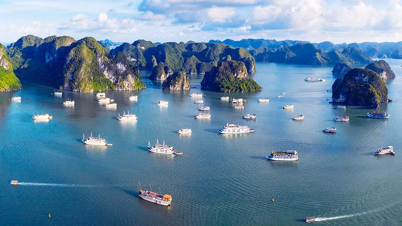 Vịnh Hạ Long (Quảng Ninh) được UNESCO ghi danh là Di sản thiên nhiên thế giới. (Ảnh K.T)