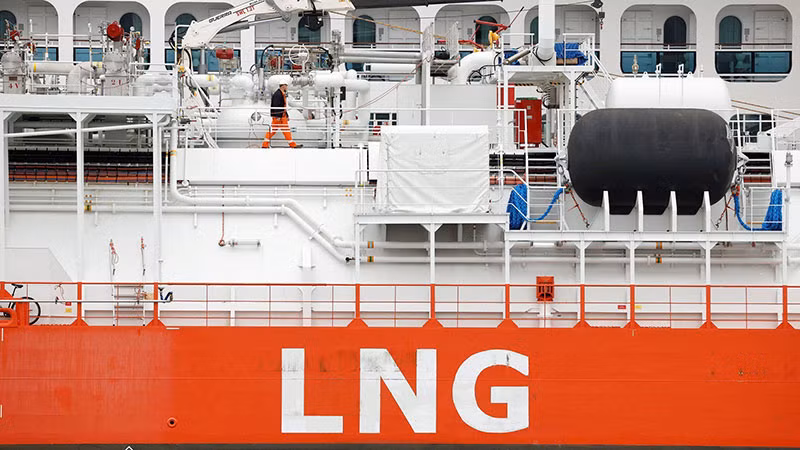 Tàu chở khí tự nhiên hóa lỏng ở Tây Ban Nha. (Ảnh REUTERS)