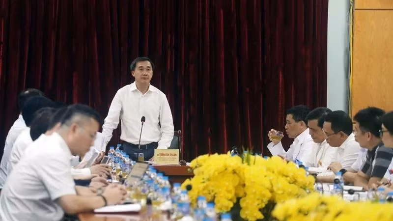Thứ trưởng Bộ Y tế Trần Văn Thuấn. (Ảnh: Báo Nhân Dân) Thứ trưởng Bộ Y tế Trần Văn Thuấn. (Ảnh: Báo Nhân Dân)