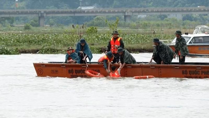 Huyện Gia Viễn (Ninh Bình) tổ chức diễn tập phòng, chống thiên tai, tìm kiếm cứu nạn trên sông Hoàng Long. (Ảnh minh họa: HỒNG NAM)