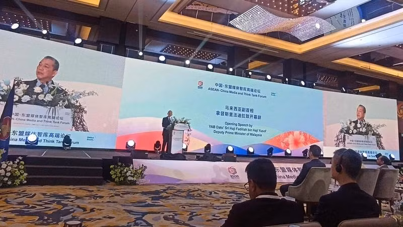 Phó Thủ tướng Malaysia YAB Dato Sri Haji Fadillah bin Haji Yusof phát biểu khai mạc Diễn đàn Truyền thông và Tham vấn ASEAN-Trung Quốc tại Kuala Lumpur, Malaysia, ngày 11/4. (Ảnh: HỒNG HẠNH)
