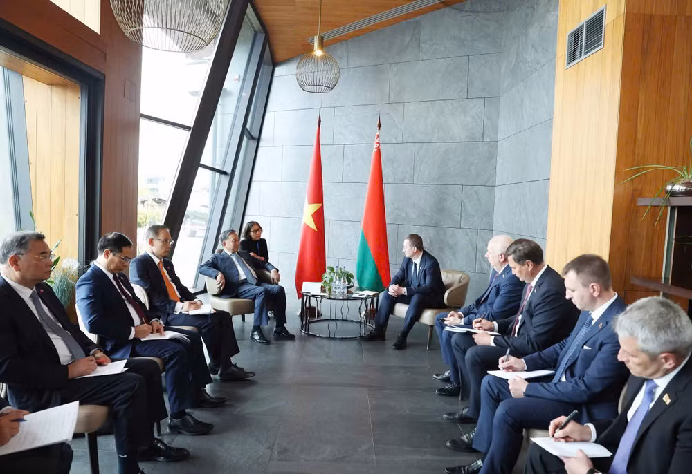 Tổng Bí thư Tô Lâm hội kiến Thủ tướng Belarus Aleksandr Turchin. Ảnh: Thống Nhất/TTXVN