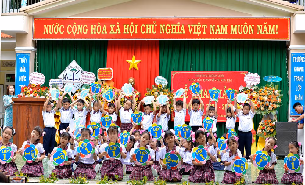 Học sinh Trường tiểu học Nguyễn Thị Minh Khai, thành phố Gia Nghĩa trong ngày khai giảng.