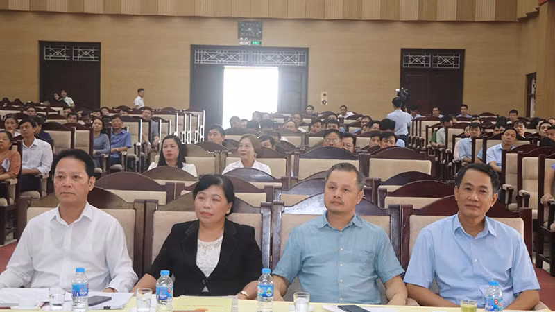 Đại biểu dự hội nghị công bố Nghị quyết số 1248 của Ủy ban Thường vụ Quốc hội về sắp xếp đơn vị hành chính cấp xã của tỉnh Hưng Yên giai đoạn 2023-2025 Đại biểu dự hội nghị công bố Nghị quyết số 1248 của Ủy ban Thường vụ Quốc hội về sắp xếp đơn vị hành chính cấp xã của tỉnh Hưng Yên giai đoạn 2023-2025