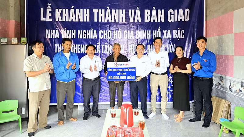 Công ty Điện lực Quảng Trị tổ chức lễ khánh thành và bàn giao nhà tình nghĩa. Công ty Điện lực Quảng Trị tổ chức lễ khánh thành và bàn giao nhà tình nghĩa.