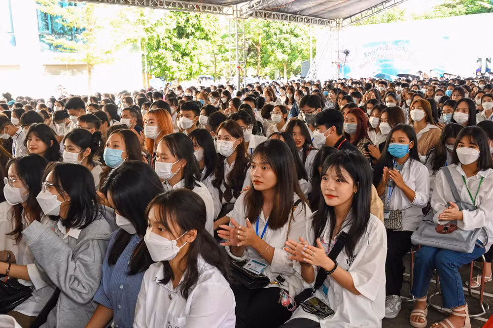 Sinh viên Trường đại học Nội vụ Hà Nội trong Lễ khai giảng năm học mới 2022-2023. (Ảnh: DUY LINH) Sinh viên Trường đại học Nội vụ Hà Nội trong Lễ khai giảng năm học mới 2022-2023. (Ảnh: DUY LINH)