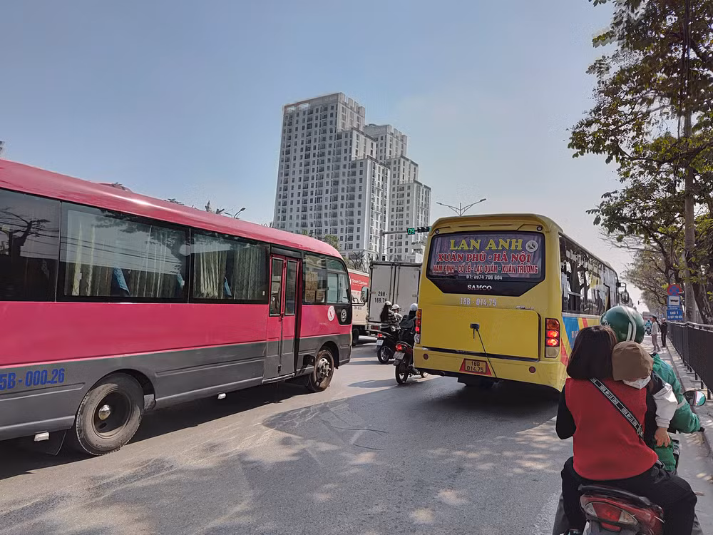 Việc bố trí đủ số lượng phương tiện, xử lý tốt các vi phạm sẽ góp phần giúp người dân thuận tiện hơn trong hành trình vui Xuân, đón Tết.