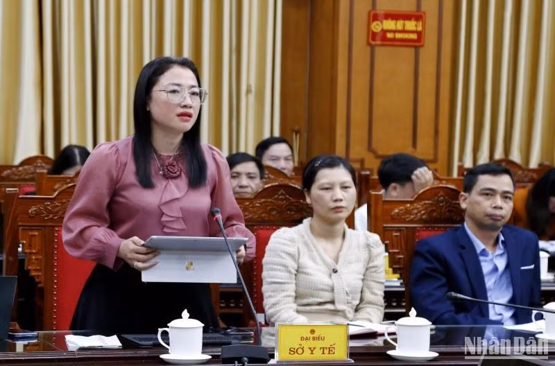 Bà Trần Khánh Thu, Trưởng Phòng Kế hoạch-Tài chính (Sở Y tế) nêu ra những khó khăn trong đấu thầu vật tư y tế hiện nay. Bà Trần Khánh Thu, Trưởng Phòng Kế hoạch-Tài chính (Sở Y tế) nêu ra những khó khăn trong đấu thầu vật tư y tế hiện nay.