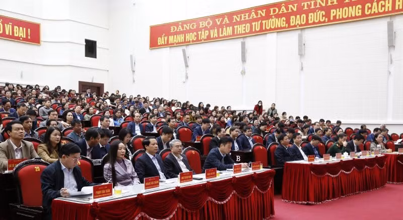 Các đại biểu tham dự Hội nghị tiếp xúc, đối thoại.