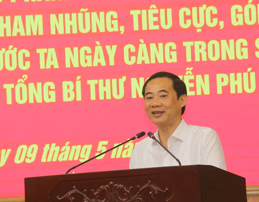 Tiến sĩ Nguyễn Thái Học, Phó Trưởng Ban Nội chính Trung ương, giới thiệu nội dung tác phẩm. Tiến sĩ Nguyễn Thái Học, Phó Trưởng Ban Nội chính Trung ương, giới thiệu nội dung tác phẩm.