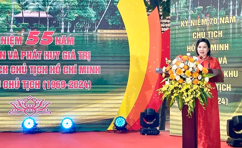 Giám đốc Khu Di tích Chủ tịch Hồ Chí Minh tại Phủ Chủ tịch Lê Thị Phượng phát biểu. (Ảnh: TRANG ANH) Giám đốc Khu Di tích Chủ tịch Hồ Chí Minh tại Phủ Chủ tịch Lê Thị Phượng phát biểu. (Ảnh: TRANG ANH)