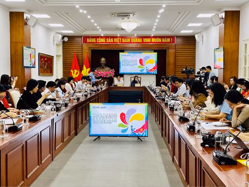 Toàn cảnh buổi họp báo.
