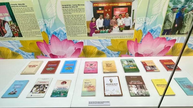 Sưu tập sách về học tập và làm theo tư tưởng, đạo đức, phong cách Hồ Chí Minh. Sưu tập sách về học tập và làm theo tư tưởng, đạo đức, phong cách Hồ Chí Minh.