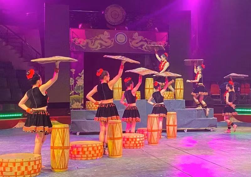 Một tiết mục biểu diễn tại Lễ bế mạc. (Ảnh: THÙY DƯƠNG)