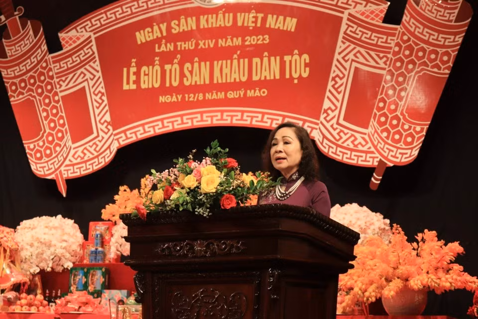 Nghệ sĩ Nhân dân Trịnh Thúy Mùi phát biểu. Nghệ sĩ Nhân dân Trịnh Thúy Mùi phát biểu.