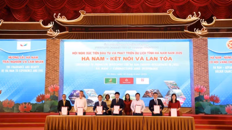 Ký kết Thỏa thuận hợp tác phát triển du lịch giữa tỉnh Hà Nam với các đối tác. Ký kết Thỏa thuận hợp tác phát triển du lịch giữa tỉnh Hà Nam với các đối tác.
