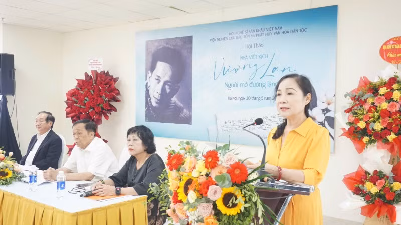 Nghệ sĩ Nhân dân Trịnh Thúy Mùi, Chủ tịch Hội Nghệ sĩ Sân khấu Việt Nam phát biểu