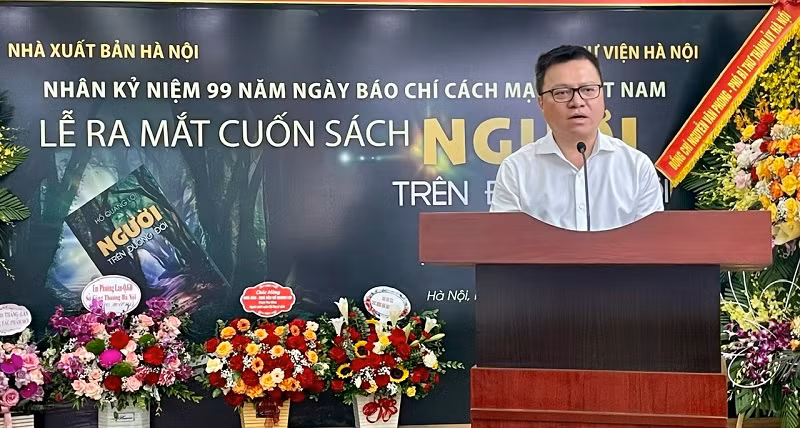 Đồng chí Lê Quốc Minh phát biểu tại lễ ra mắt sách. Đồng chí Lê Quốc Minh phát biểu tại lễ ra mắt sách.