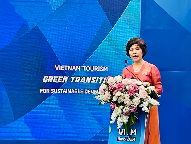 Bà Cao Thị Ngọc Lan, Phó Chủ tịch thường trực Hiệp hội Du lịch Việt Nam, Phó Trưởng Ban tổ chức Hội chợ phát biểu tại Lễ bế mạc VITM Hà Nội 2024.