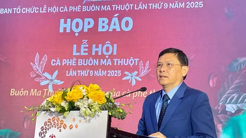 Ông Nguyễn Tuấn Hà, Phó Chủ tịch thường trực Ủy ban Nhân dân tỉnh Đắk Lắk, Trưởng Ban tổ chức Lễ hội Cà-phê Buôn Ma Thuột, phát biểu.