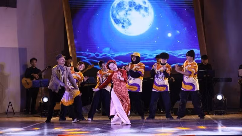 Chương trình có sự kết nối giữa các yếu tố truyền thống và hiện đại. (Ảnh: NHTT)
