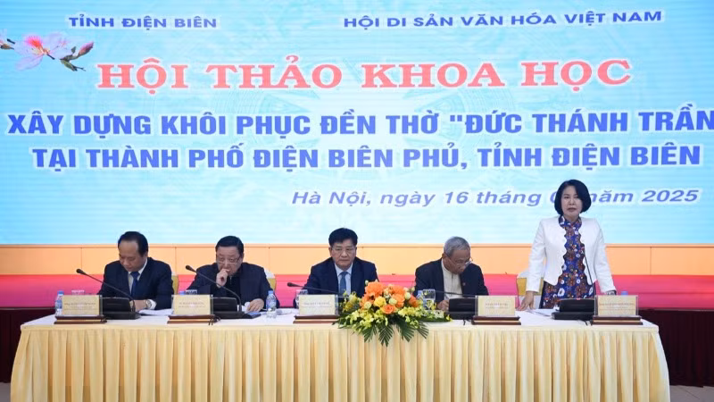Các đại biểu điều hành Hội thảo.